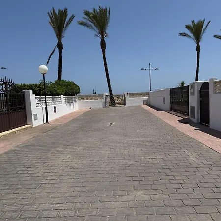 Adosado En Residencial Peniscola En 1A Linea בקתה *